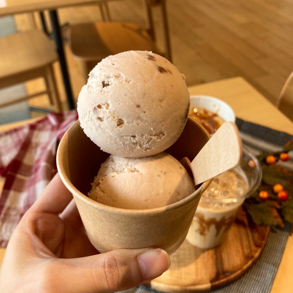 【コープさっぽろのっぽろ】コーヒー＆アイスから季節のおすすめマロンアイスとキャラメルラテのご紹介_1V2Y8C