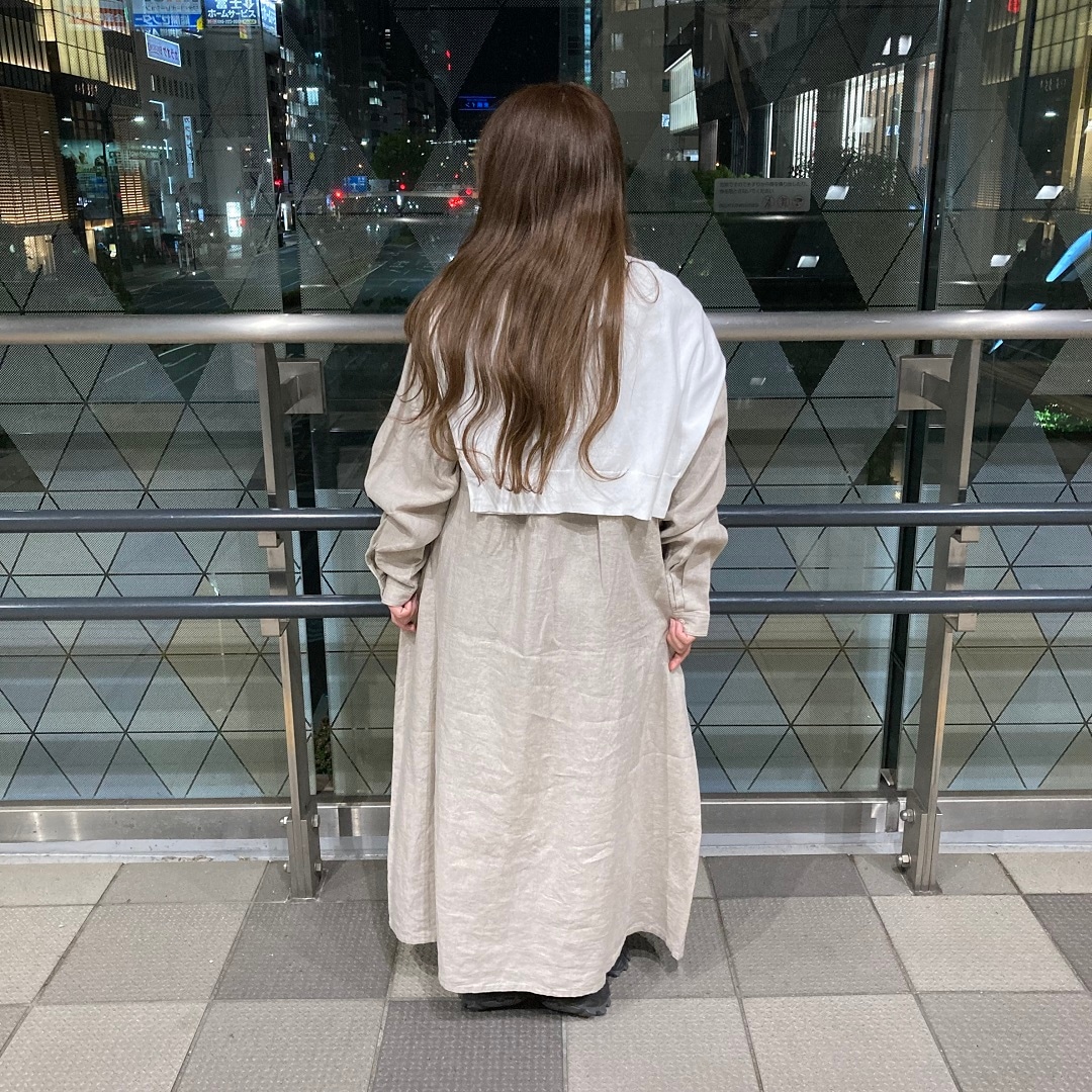 ワンピースを着た女性の写真