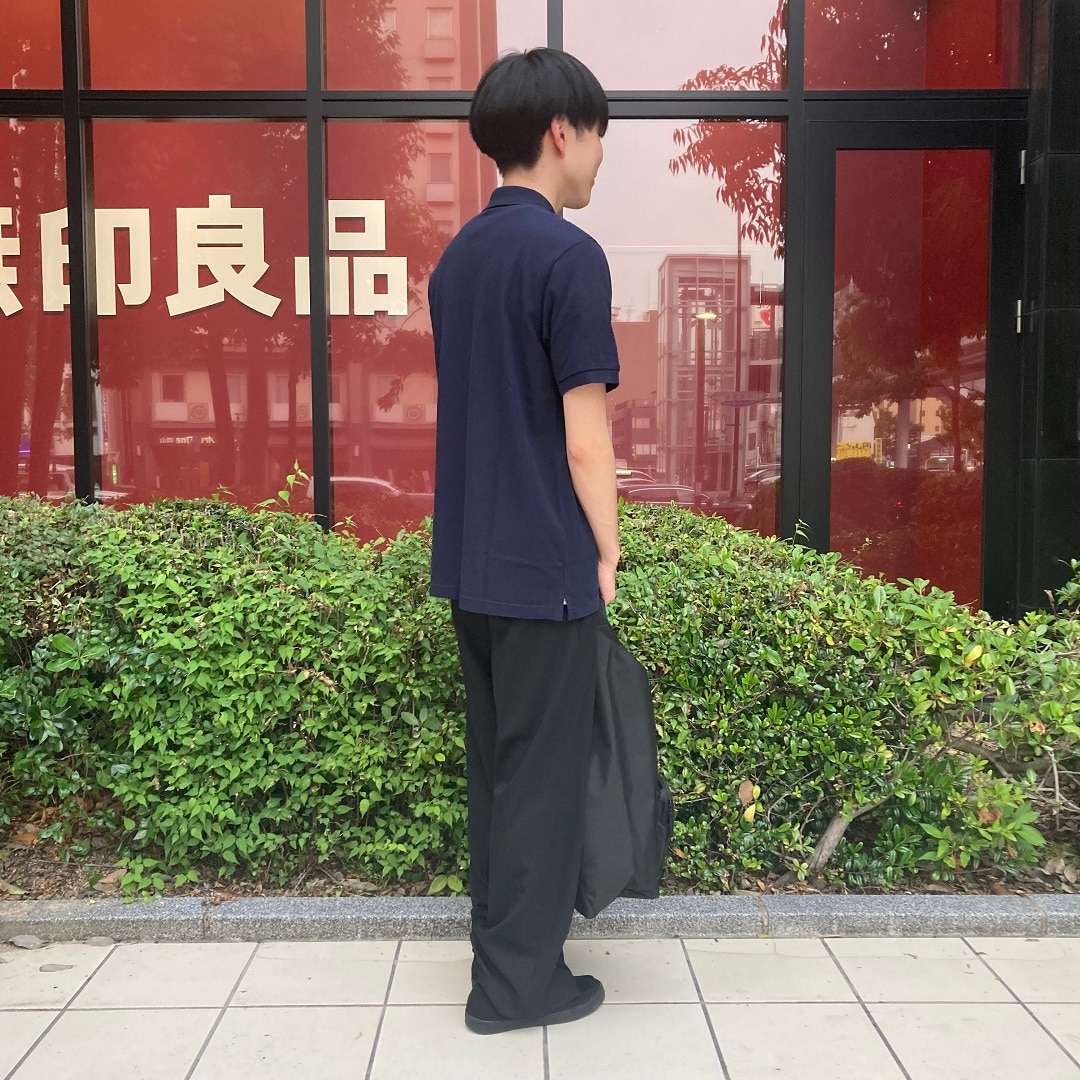 ポロシャツを着た男性の写真