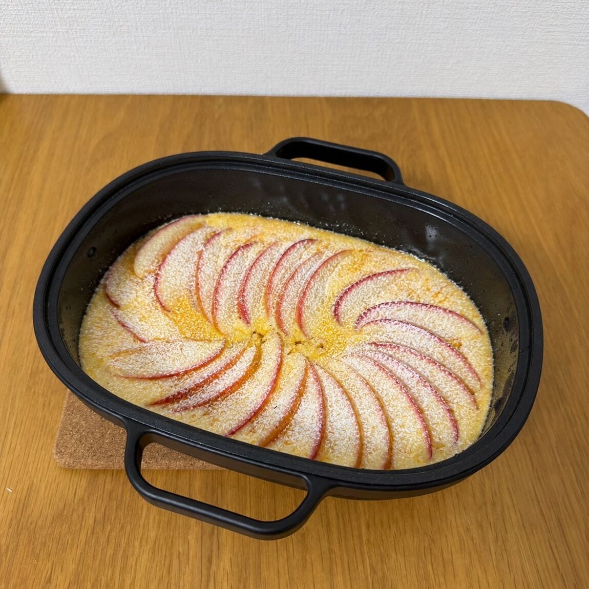 【新宿通り】レンジで焼き料理 グリルプレート りんごのクラフティ_yU7ff4