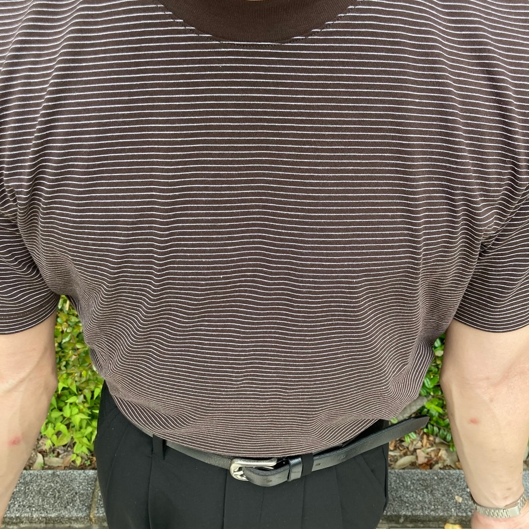Ｔシャツを着た男性の写真