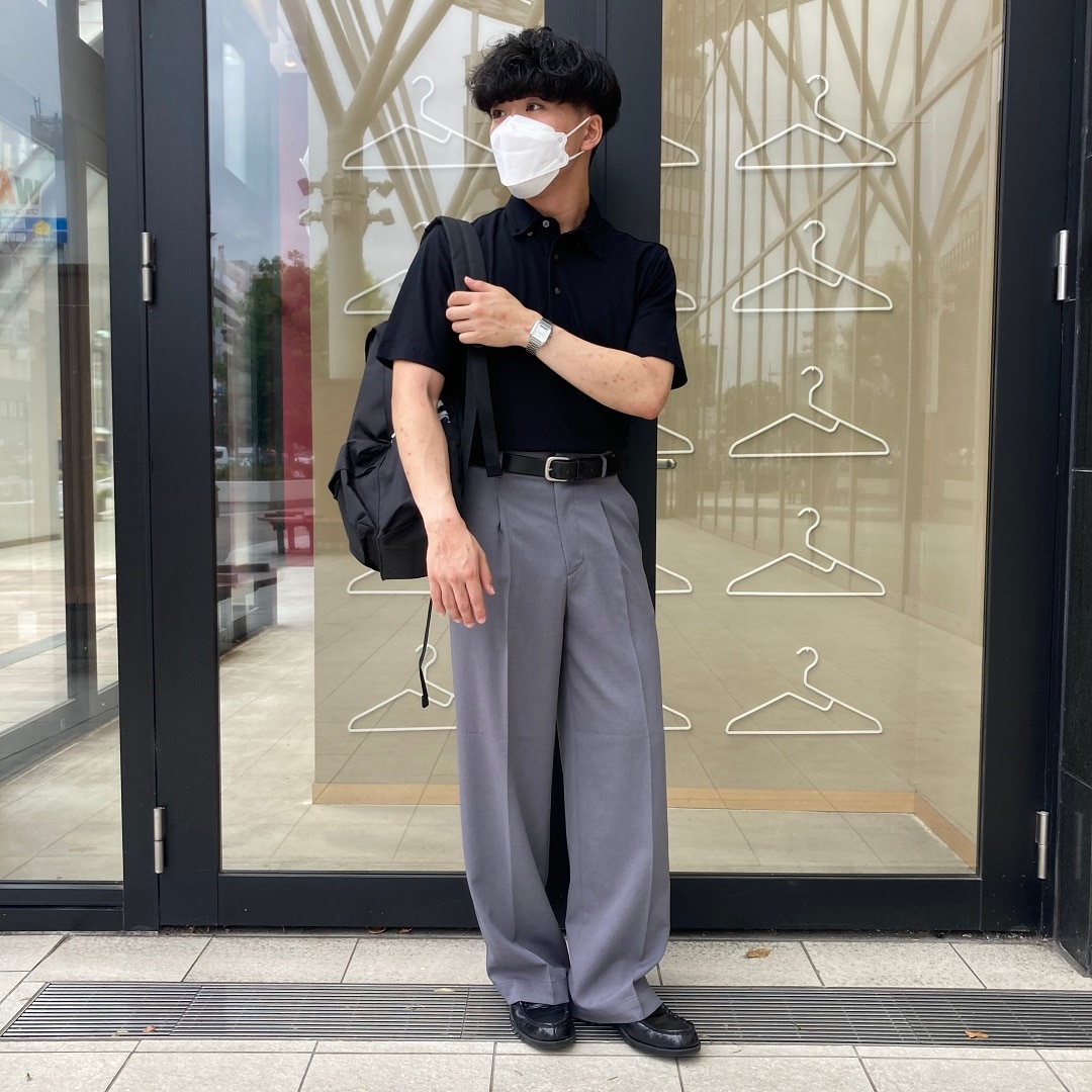 ポロシャツを着た男性の写真