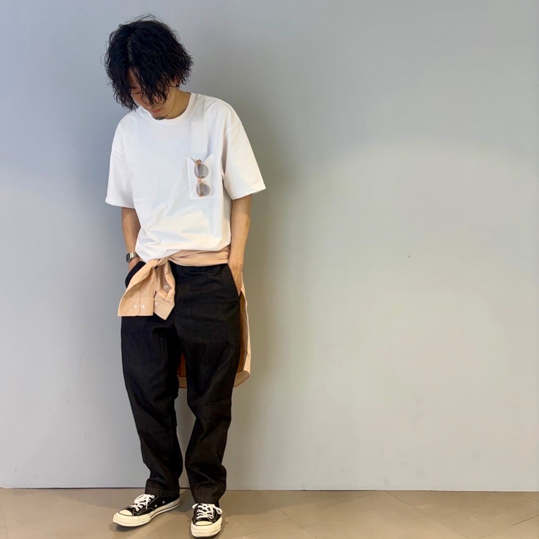 シャツを腰巻き