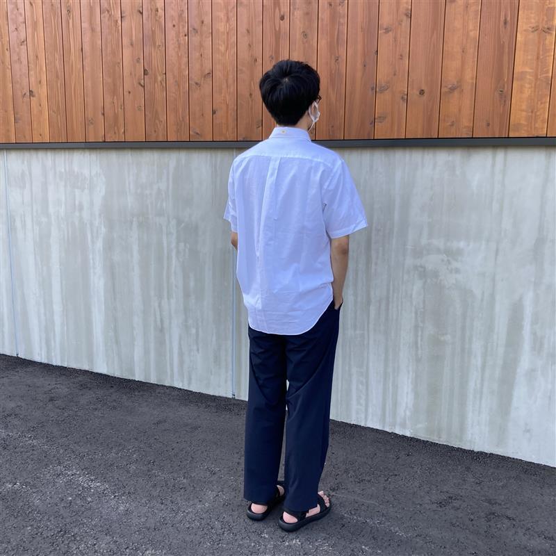 紳士　洗いざらしブロード半袖シャツ 後ろ姿