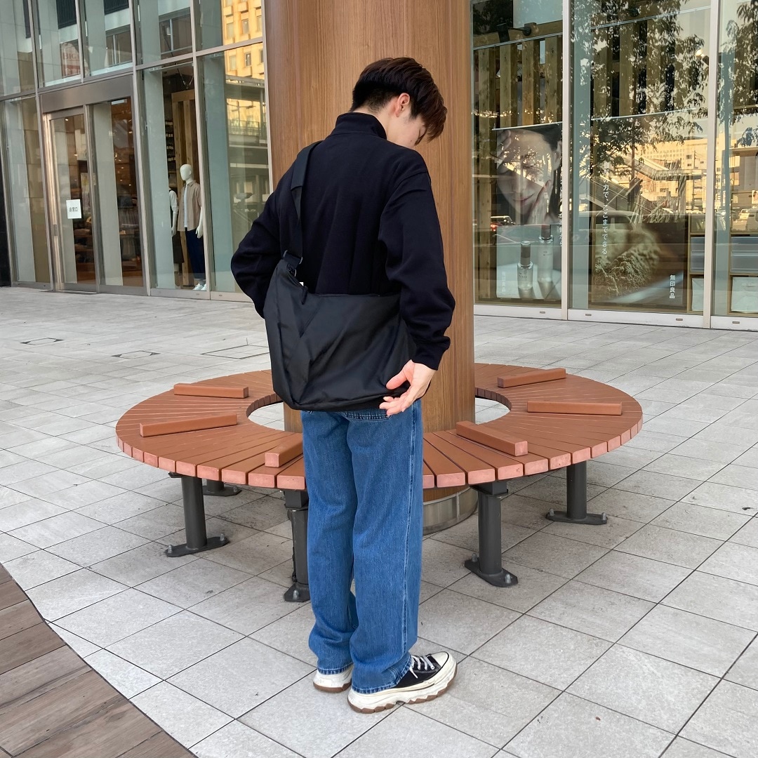 男の子が立っている写真
