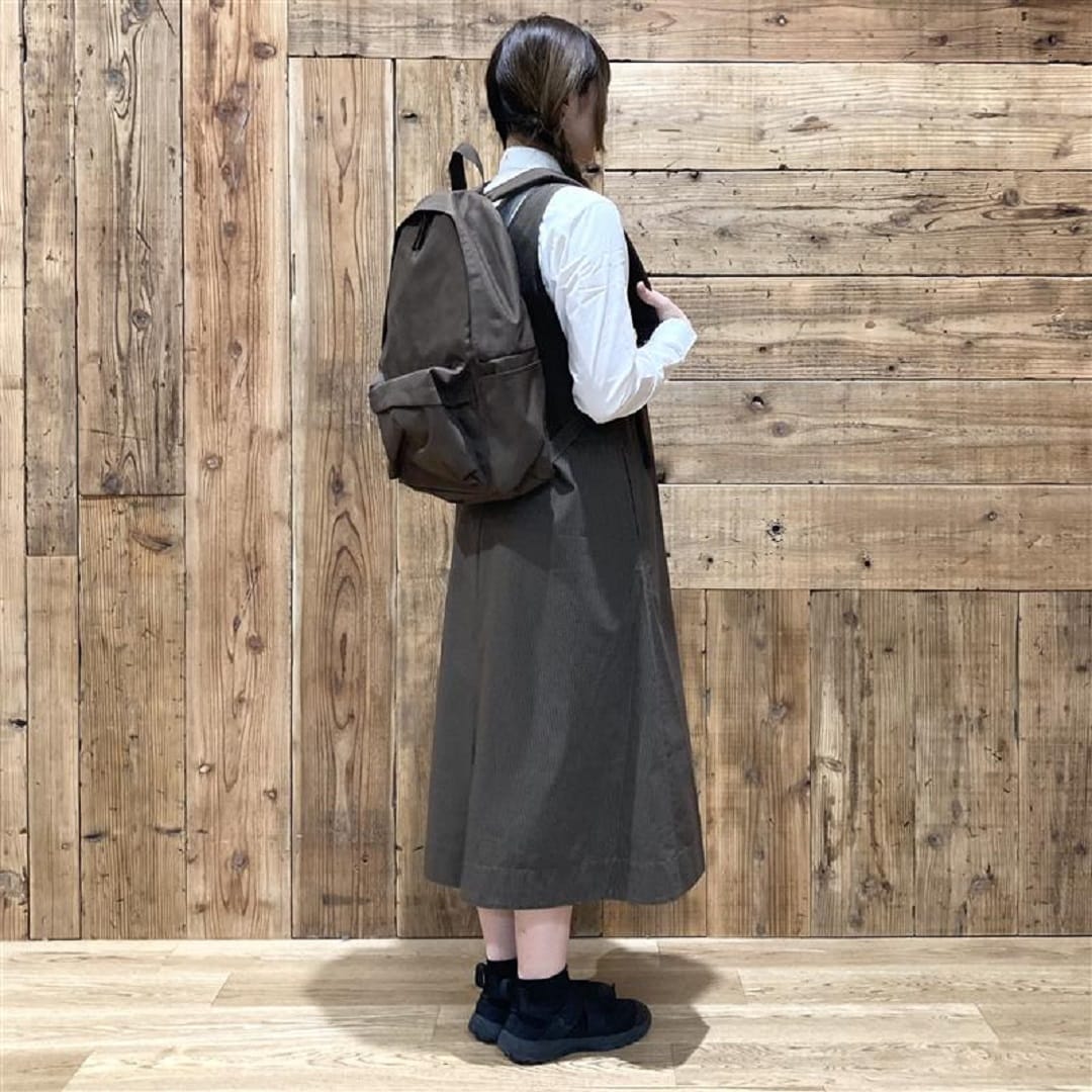 コーディネート後ろ姿