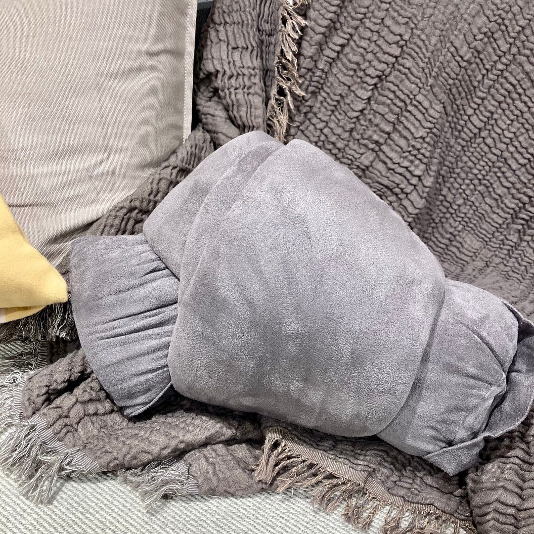 ループクッションを巻いてコンパクトにしている写真
