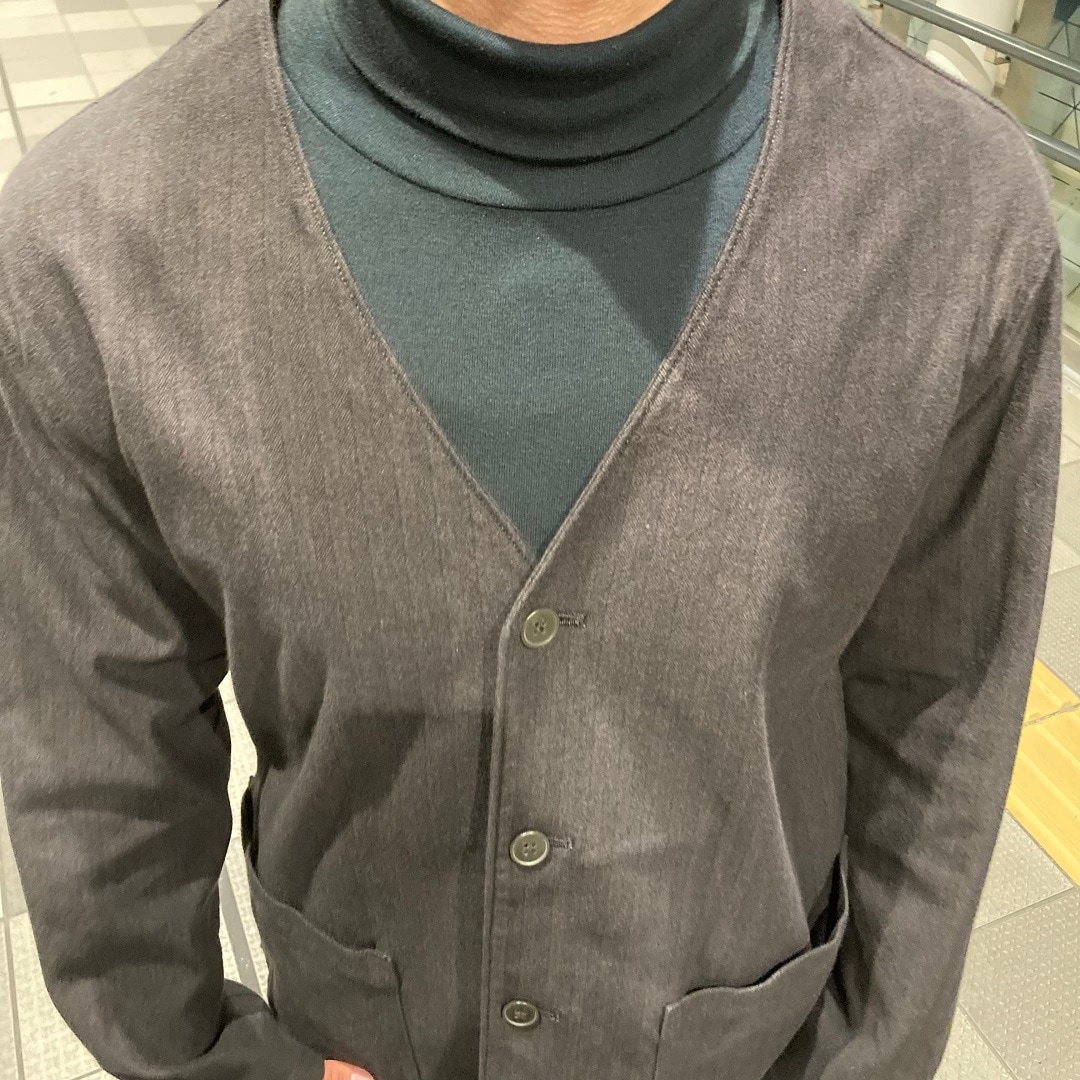 ジャケットを着た男性の写真