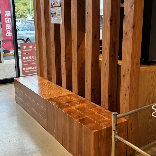 コーヒー　100円　くつろぎスペース