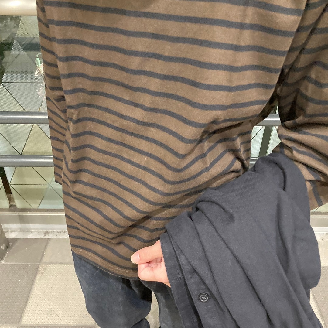 男の子が立っている写真