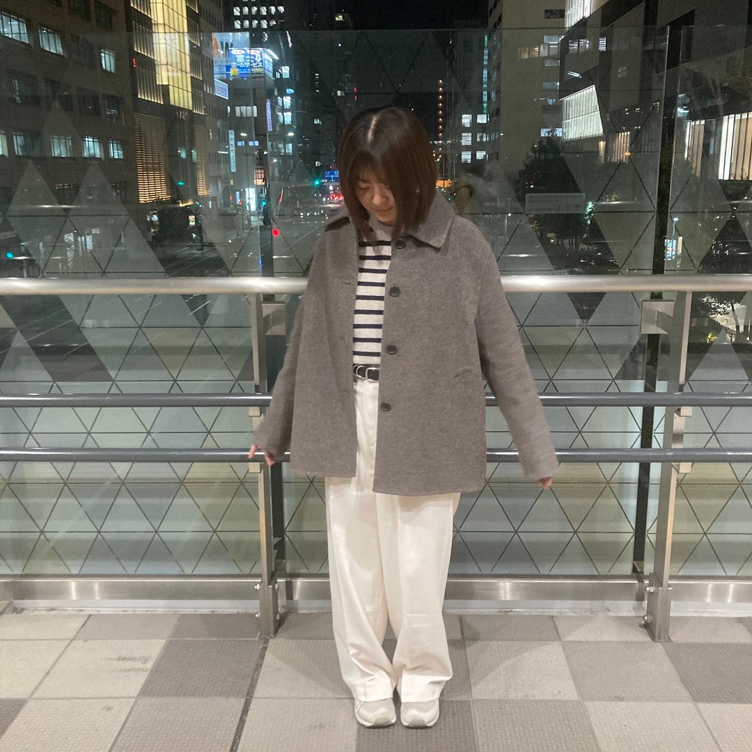 女の子が立っている写真