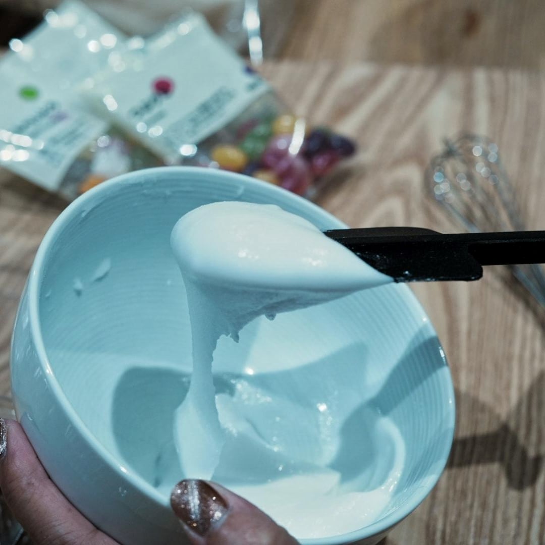 アイシングを練るところ