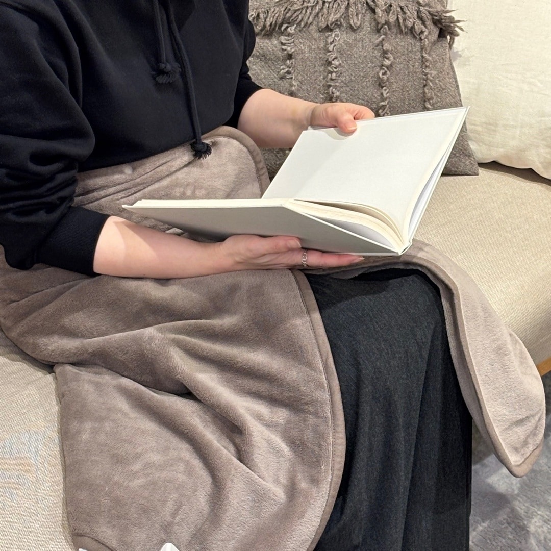 【ザ・モール仙台長町】羽織れる電気ブランケットを巻いた様子