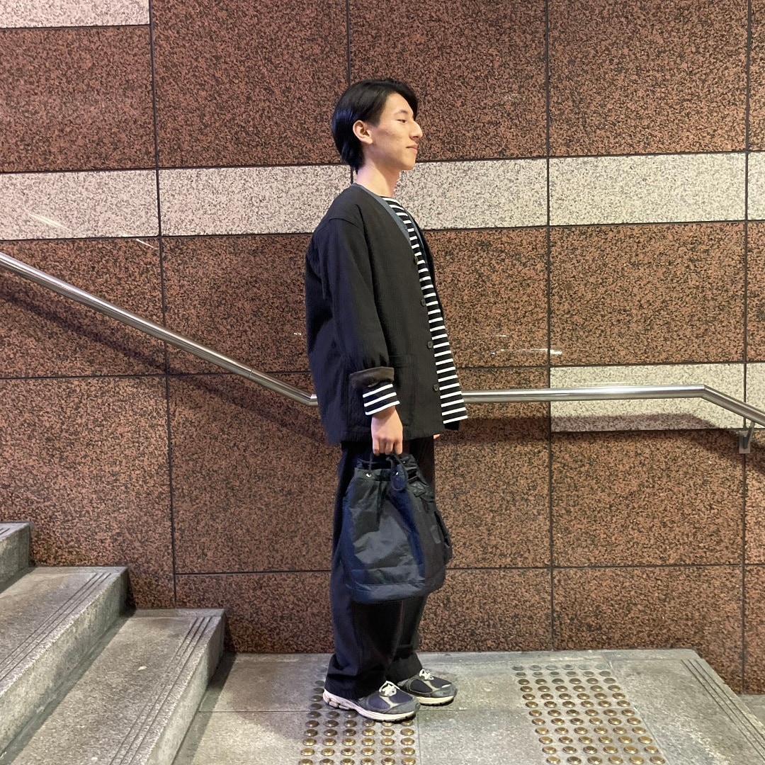 男の子が立っている写真