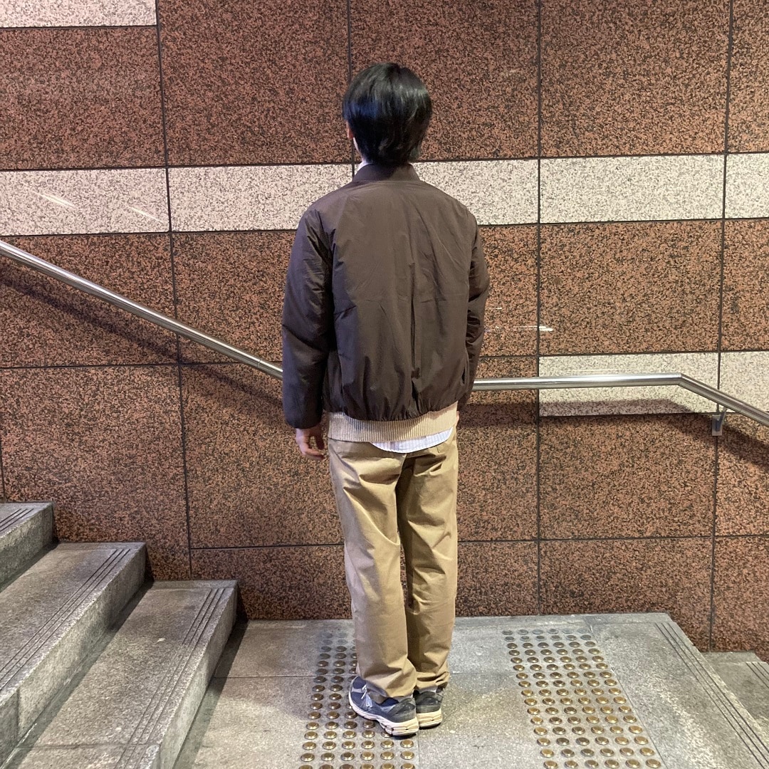 男の子が立っている写真