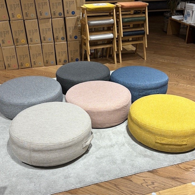 空気でできたフロアクッション　新商品