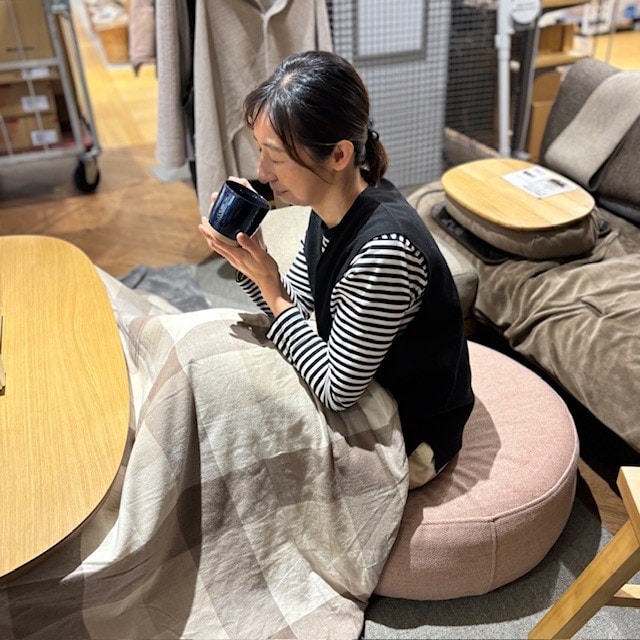 空気でできたフロアクッション　こたつにもぴったり