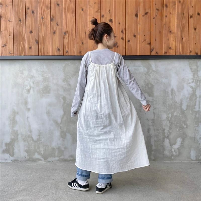 二重ガーゼドットドビーキャミワンピース　うしろ