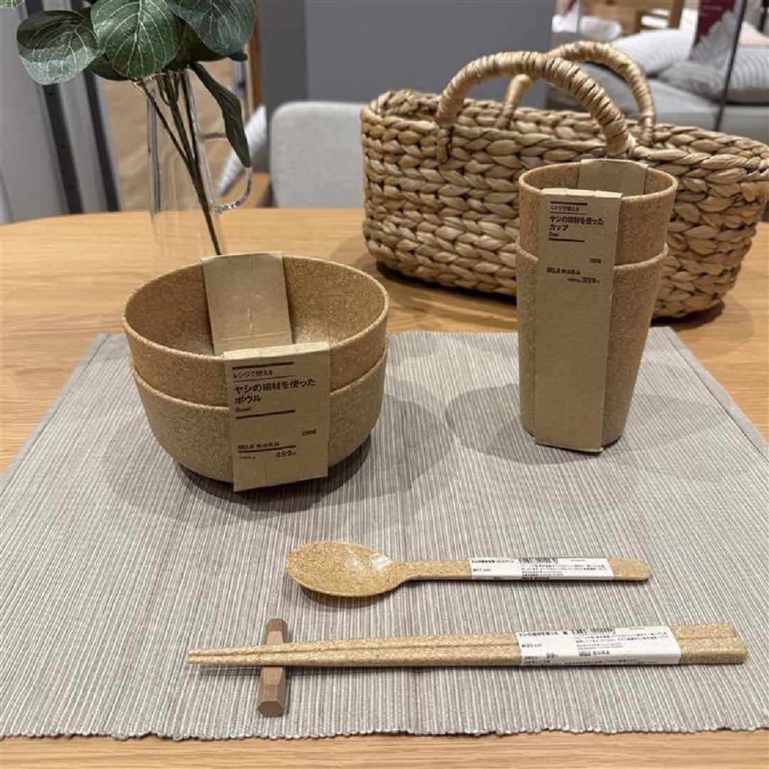 ヤシの端材を使ったシリーズのナチュラル色