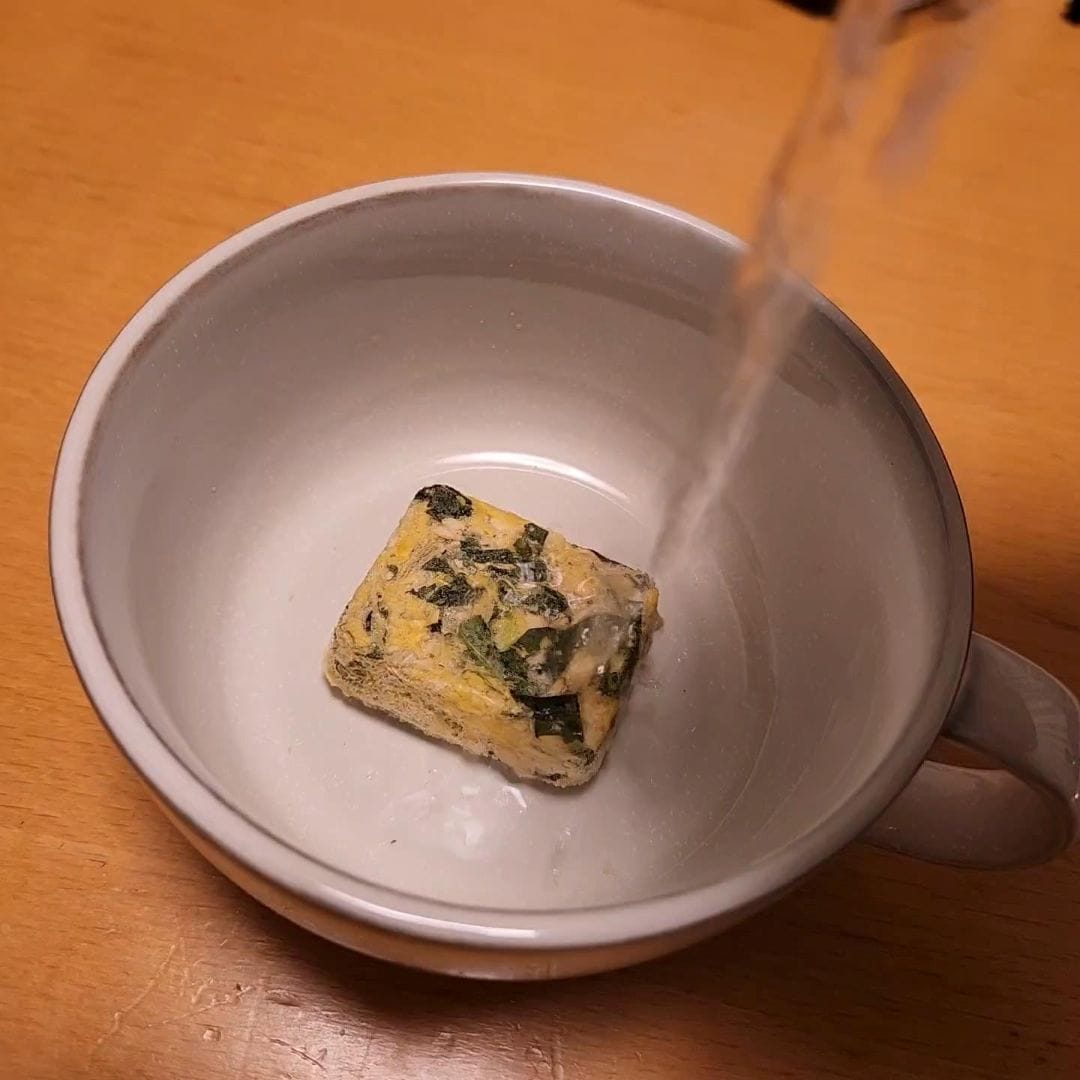 お湯を注ぐだけで手軽に本格スープが楽しめます。