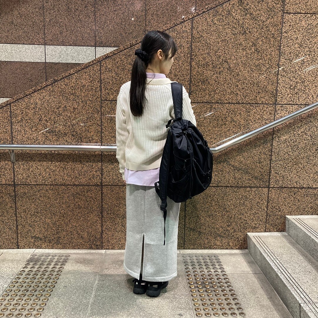 女の子が立っている写真