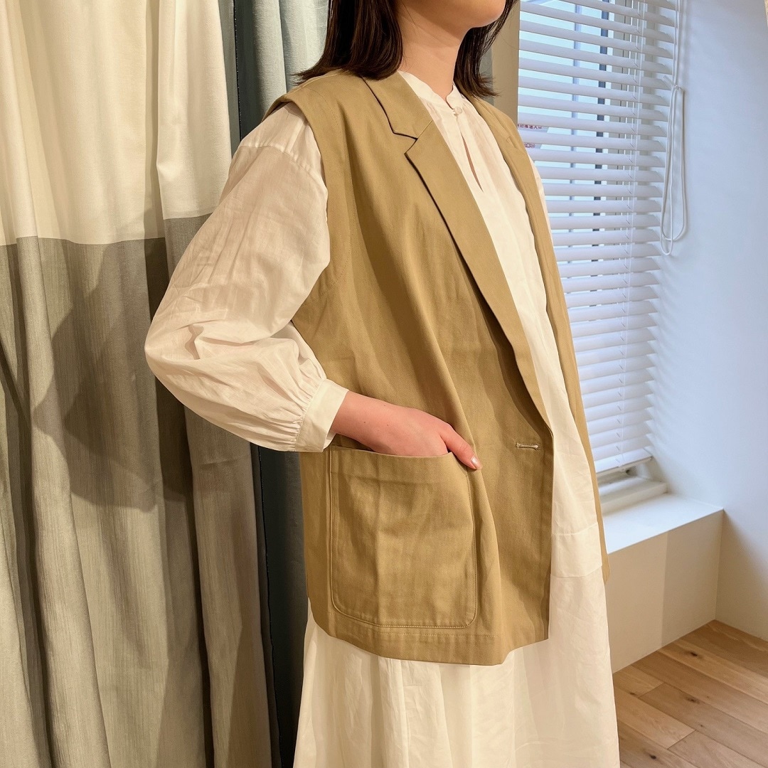 スリーブレスジャケット　アップ