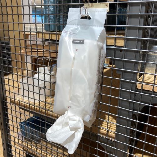 吊るした生成コットンフェイスタオル