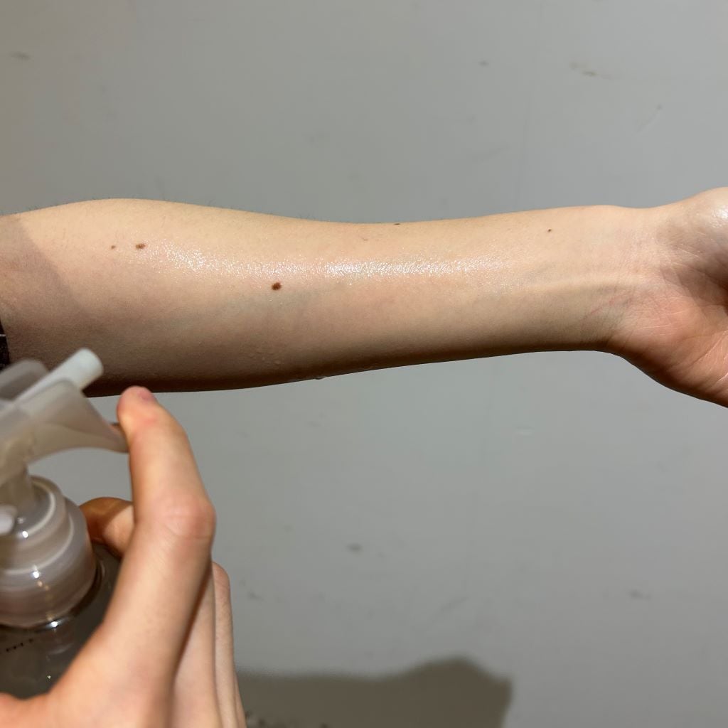 肌の天然水_手元