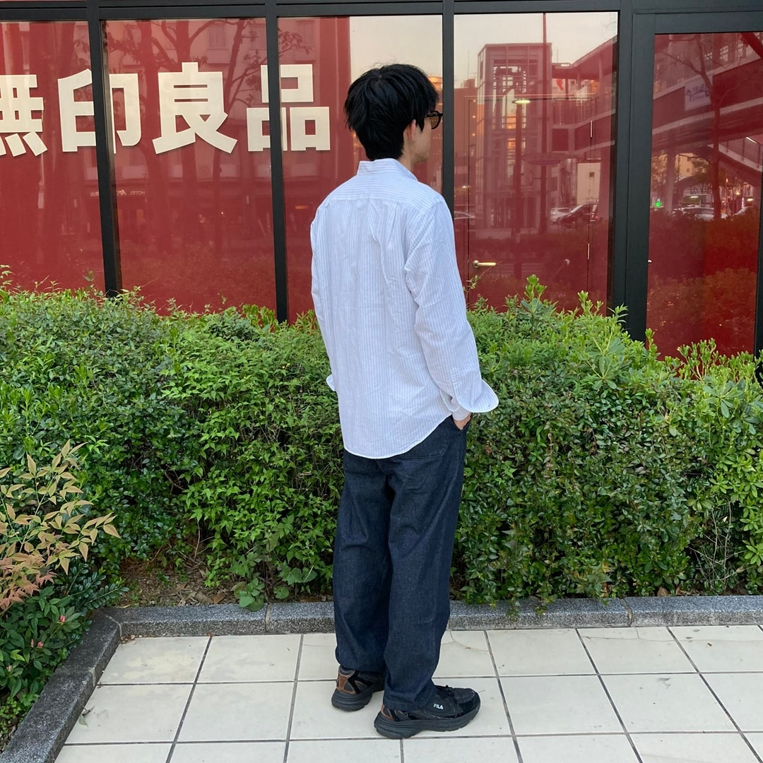 シャツを着た男性の写真