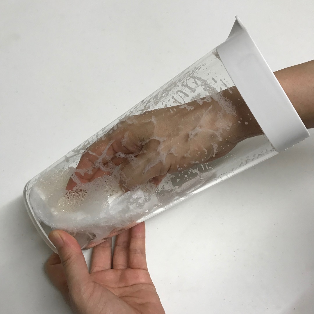 冷水筒洗う
