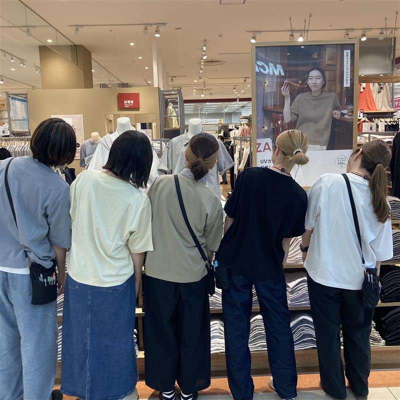 涼感　背後