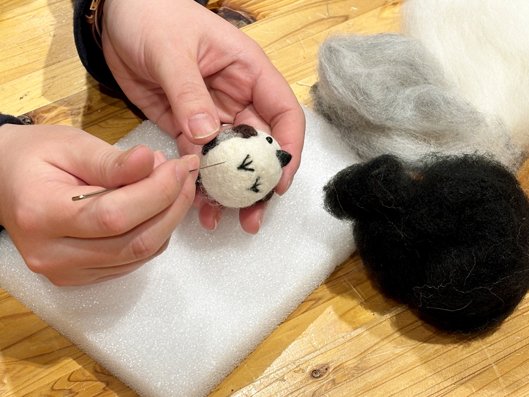 【シエスタハコダテ】木育広場ワークショップ「羊毛フェルトで作る シマエナガ」