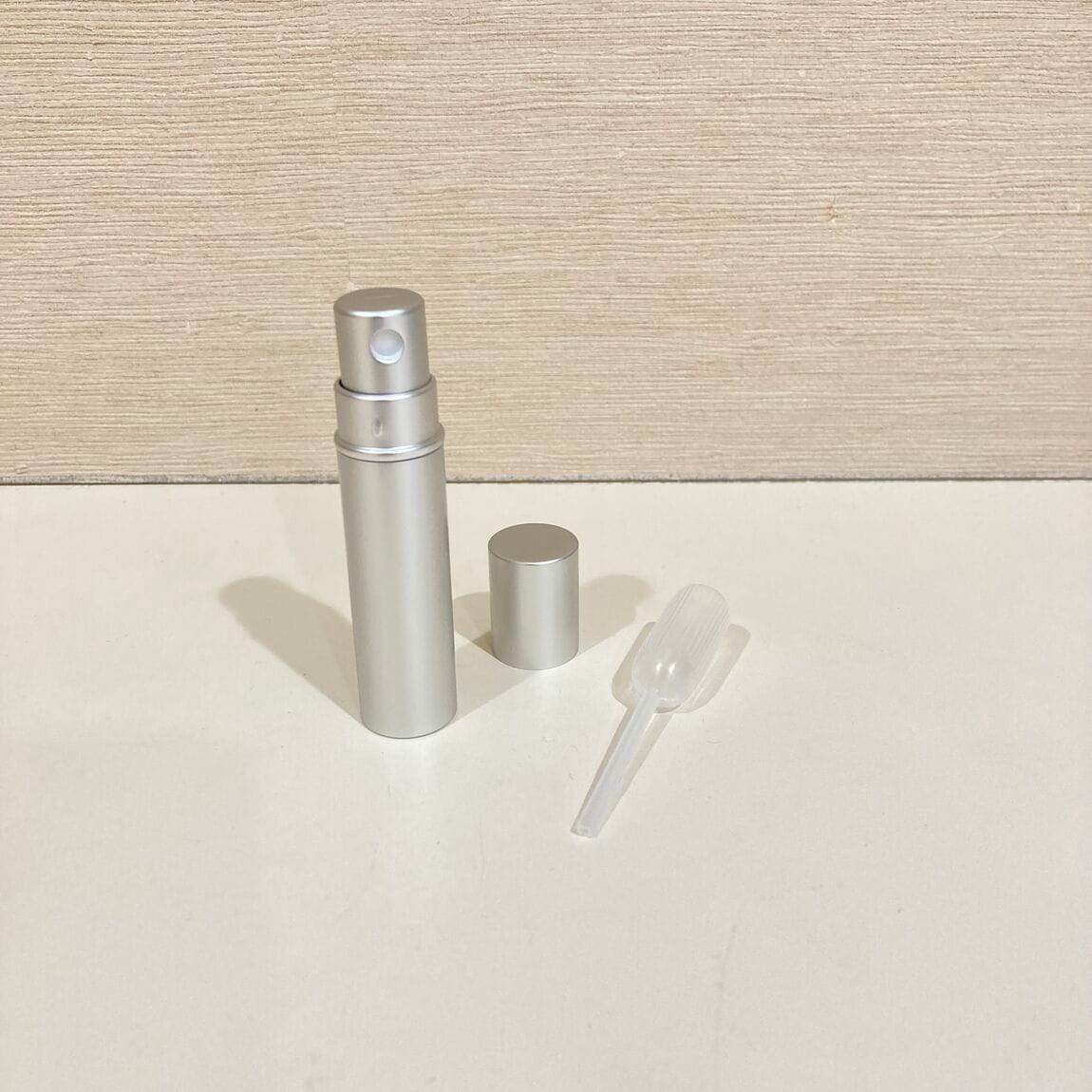 アルミアトマイザーとスポイトの写真