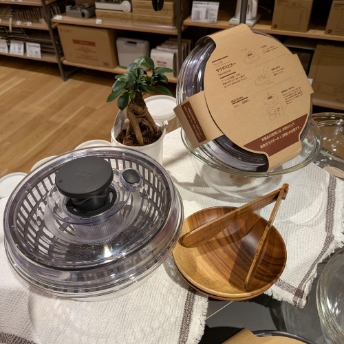 【コープさっぽろソシア】シャキシャキ野菜を手軽に楽しむ「プッシュ式 サラダスピナー」_KKGd7G