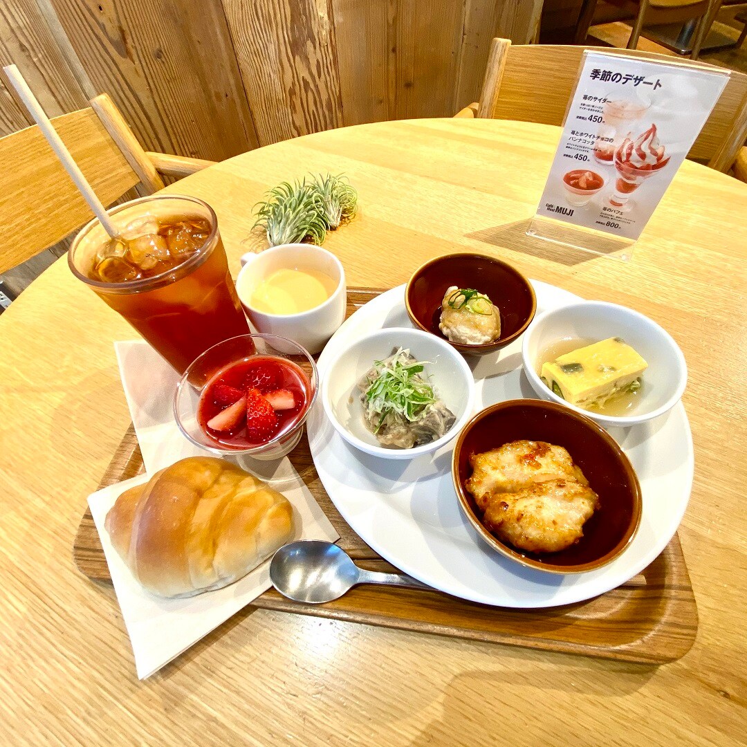 【Cafe'&Meal MUJI グランフロント大阪】苺のパンナコッタセット
