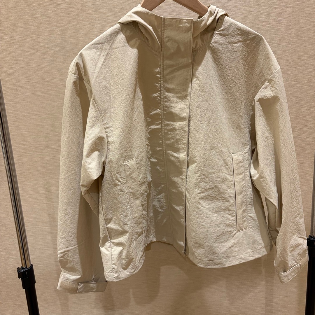 【エキソアレ西神中央】新商品のご紹介 | 婦人　撥水UVカット　ポケッタブルフードブルゾン_1ABR85