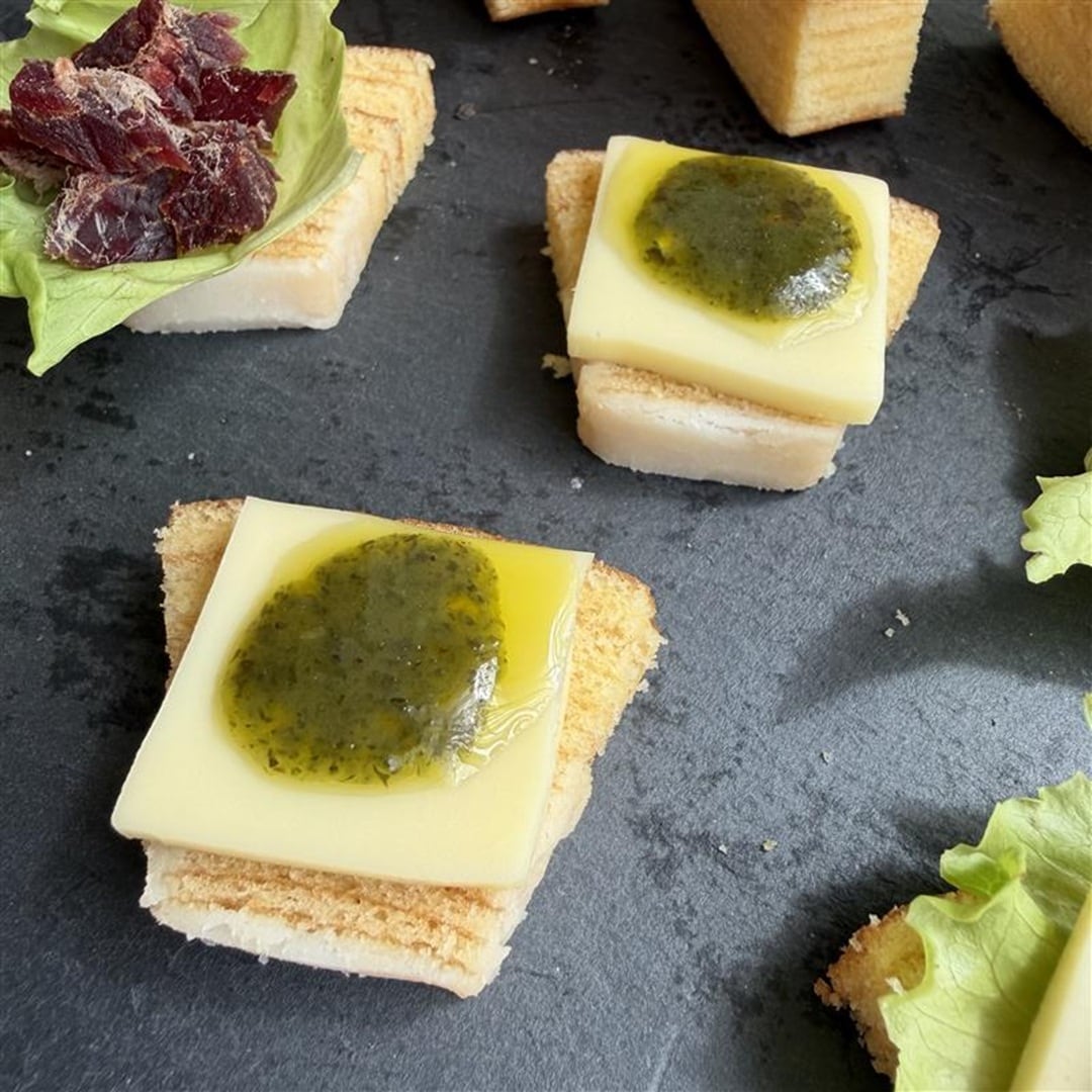 チーズとバジルソース