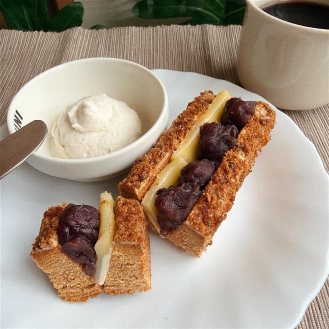 黒糖サーターアンダギー風バウムあんバターサンド