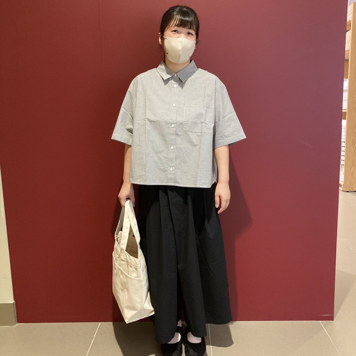 パンツスカートのシルエットがわかる写真