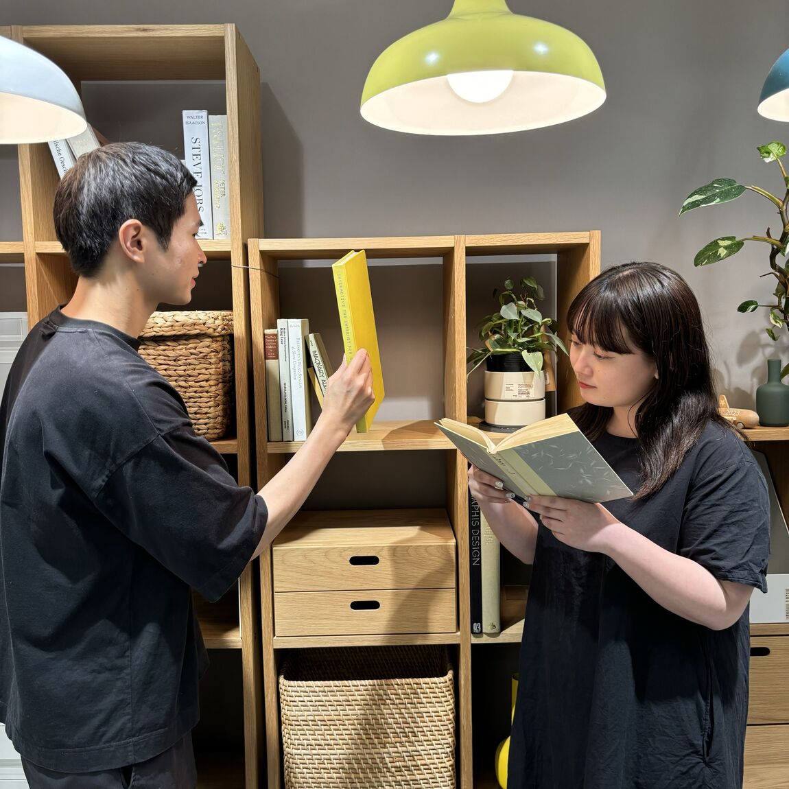 新宿通り】暮らしに合わせて調整できるスタッキングシェルフ｜ 無印良品