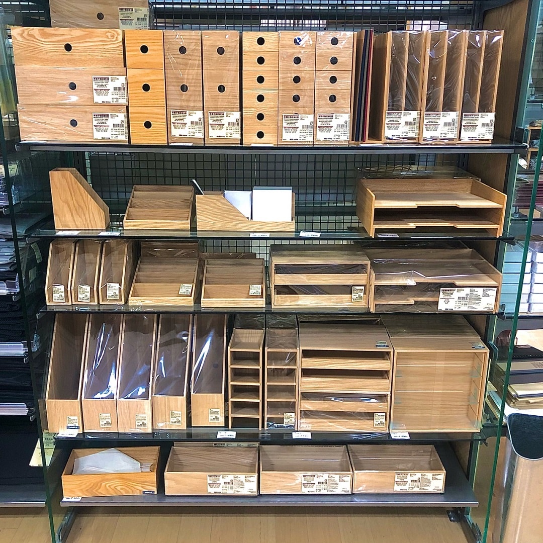 【広島アルパーク】木製収納の売場写真