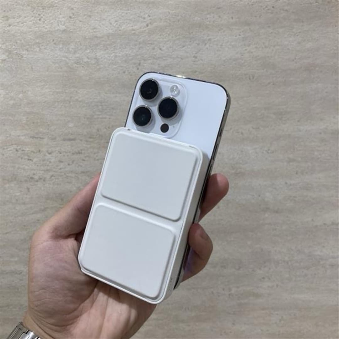 【ミナモア広島】「充電する」と「置く」をひとつに_j9UR8S