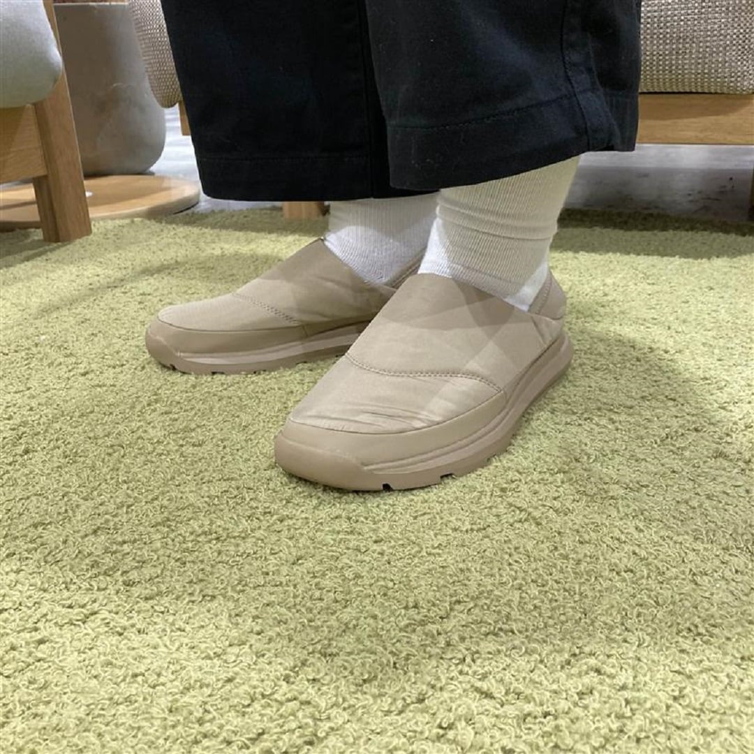 新商品のかかとが踏める撥水中わた入りスリッポンのご紹介|スタッフおすすめ新商品