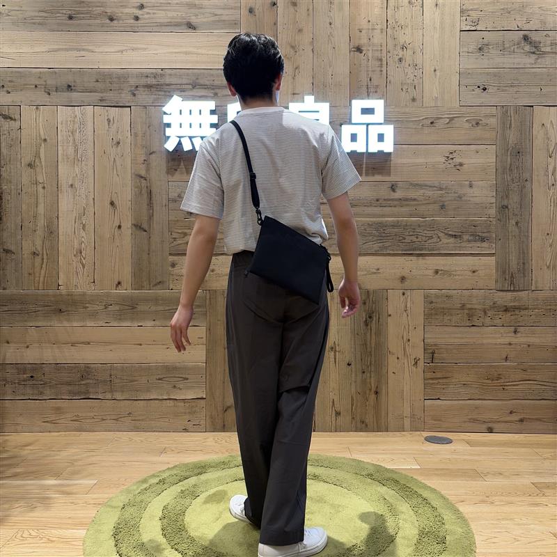 男性の後ろ姿