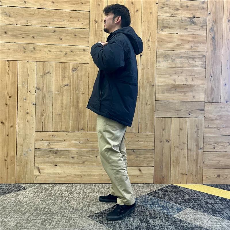 ダウンを着用した男性
