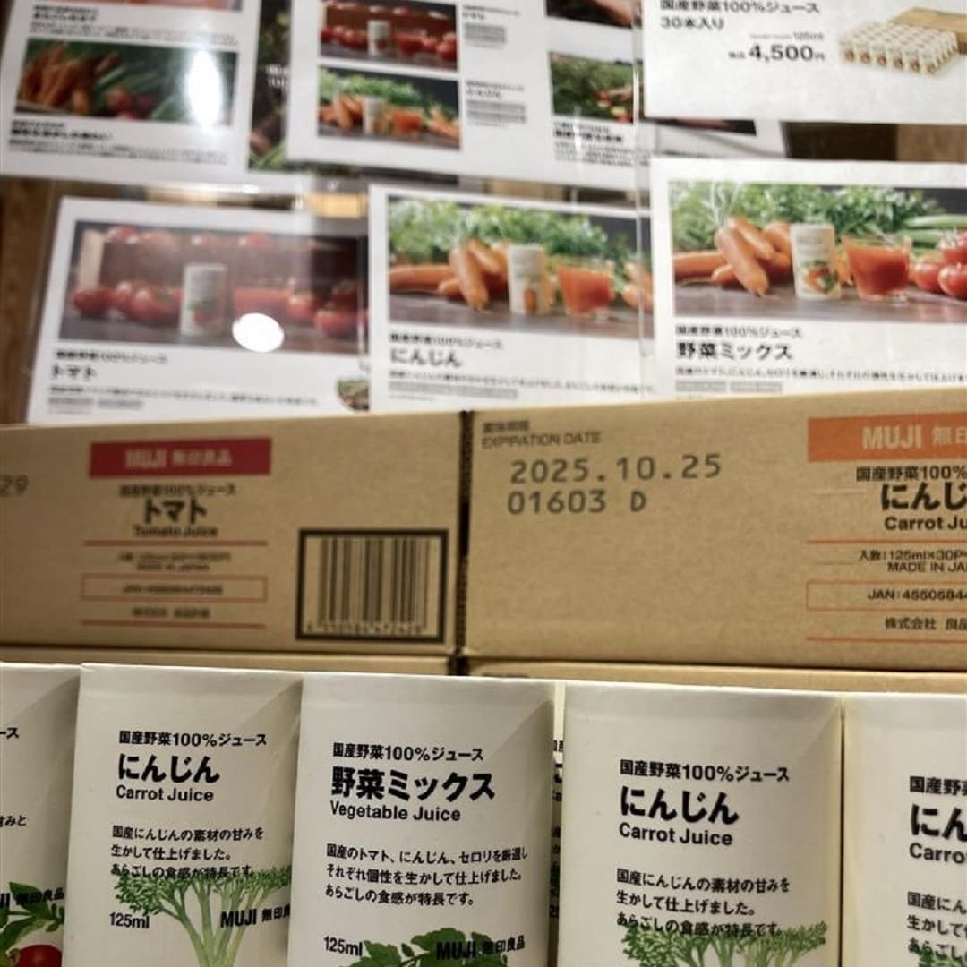 野菜100％ジュースの売場の写真