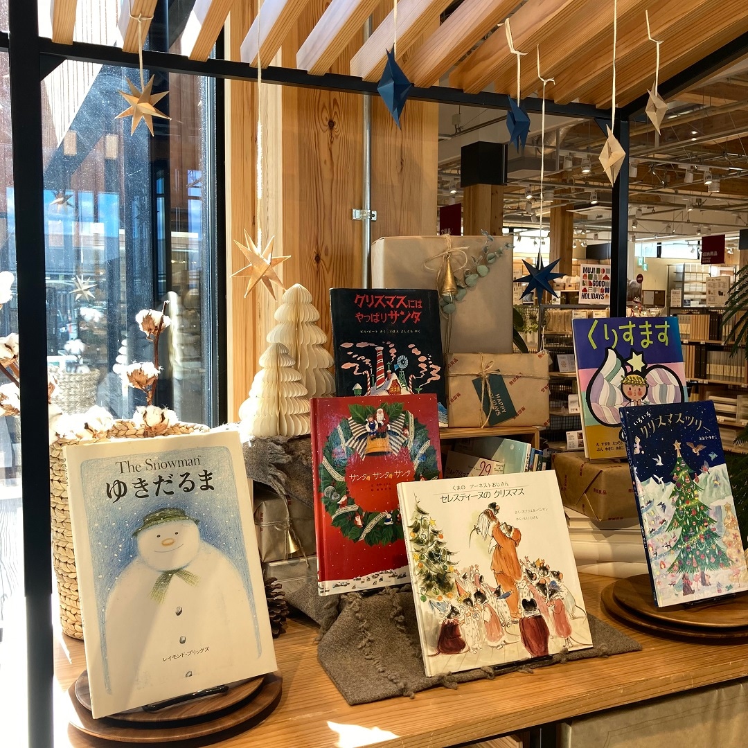 特集コーナーのクリスマス絵本たち