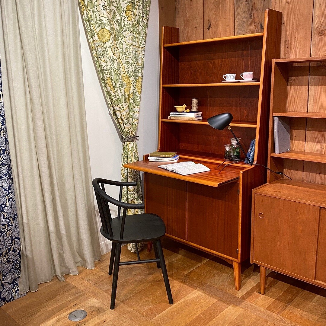 bookshelf
