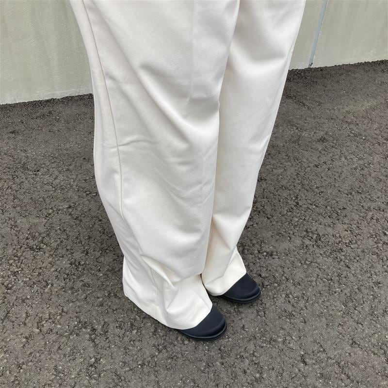 撥水　タックストレートパンツ