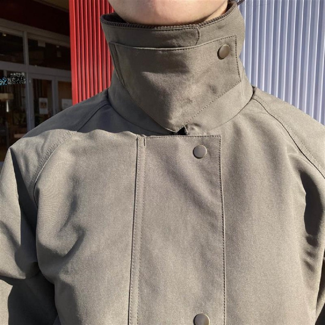 スタッフスナップ首元